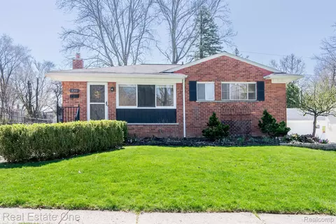 630 Knight St, Milford, MI 48381