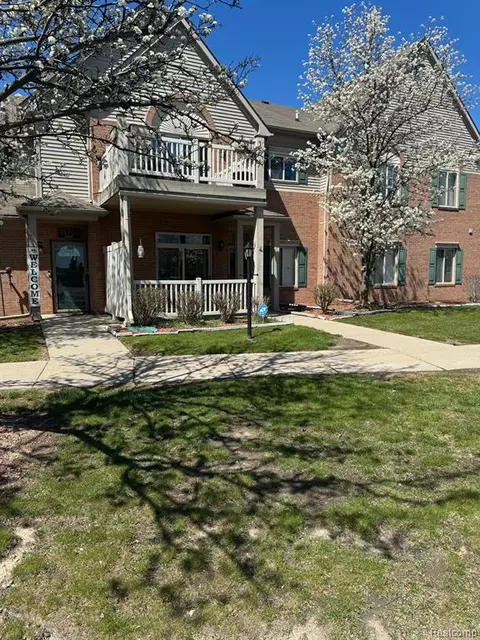 15705 Parkway Ln #1, Southgate, MI 48195