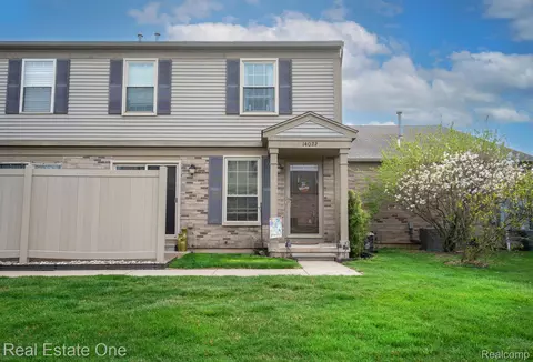 14022 Watersway, Gibraltar, MI 48173