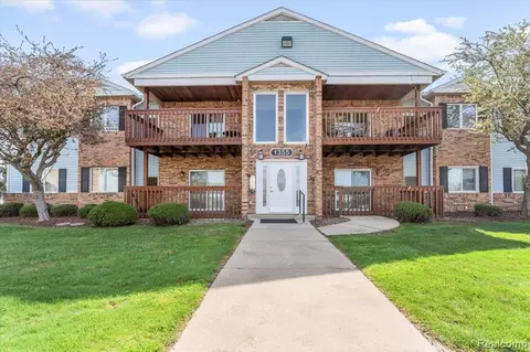 1355 Harbour Blvd #105, Trenton, MI 48183