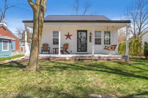 1510 Nightingale, Wixom, MI 48393