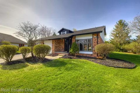 24705 Apple Crest Dr, Novi, MI 48375