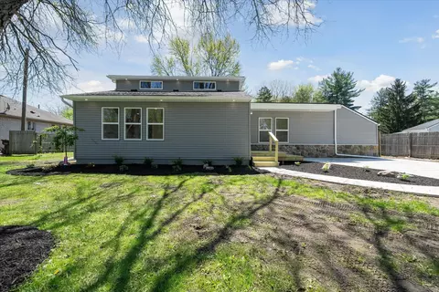 8916 Rhode Dr, Shelby Township, MI 48317