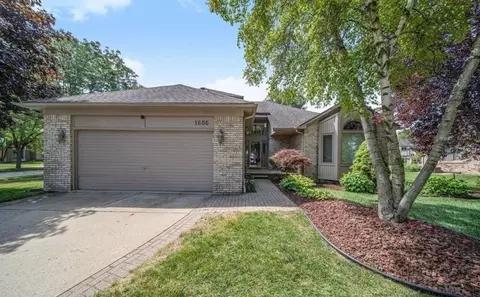 1606 Bloomingdale Dr, Troy, MI 48085