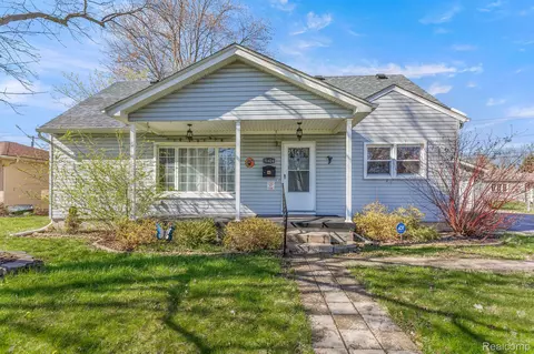 31424 Donnelly St, Garden City, MI 48135