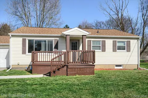 5160 Pleasant Dr, Flushing, MI 48433