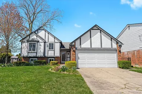 38121 Dray Dr, Sterling Heights, MI 48310