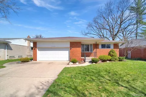 35484 N Elmira St, Livonia, MI 48150