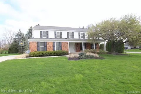 22330 Innsbrook Dr, Northville, MI 48167