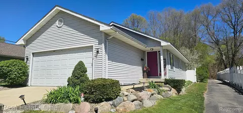 1118 E Commerce St, Milford, MI 48381