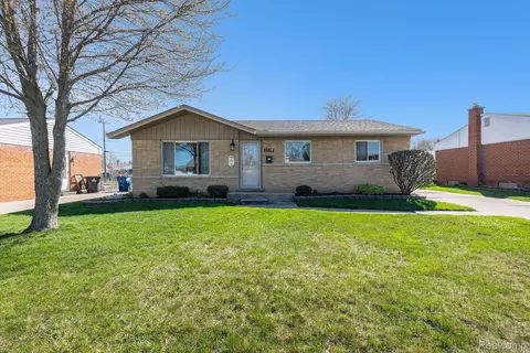 6338 Glastonbury St, Westland, MI 48185