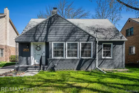 10854 Lincoln Dr, Huntington Woods, MI 48070