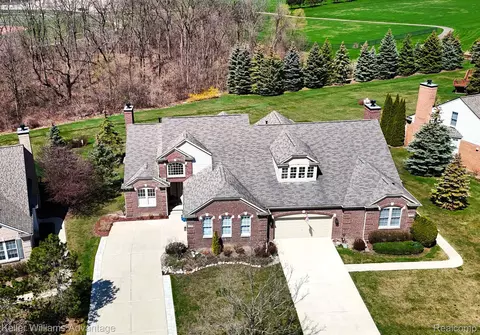16589 Cottonwood Crt Ct, Northville, MI 48168
