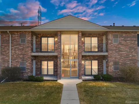 43366 Fountain Dr, Sterling Heights, MI 48313