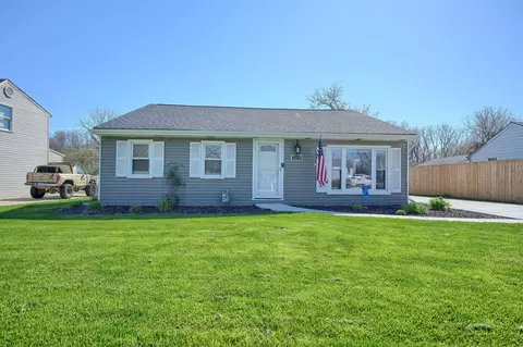22719 Monterey Dr, Woodhaven, MI 48183