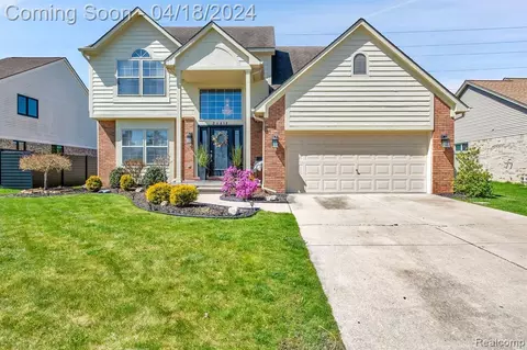 24818 Foxmoor Blvd, Woodhaven, MI 48183