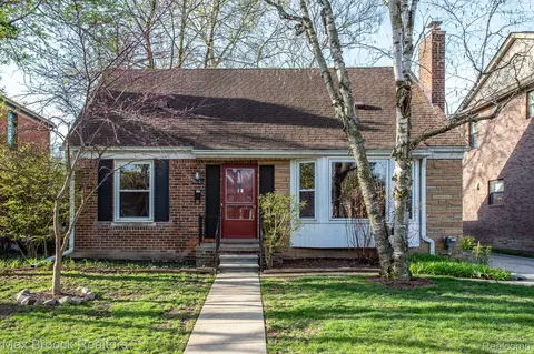 10725 Vernon Ave, Huntington Woods, MI 48070