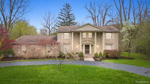 7437 Stony River Crt Ct, Bloomfield Hills, MI 48301