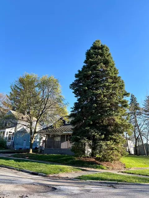 2221 Cadillac St, Flint, MI 48504