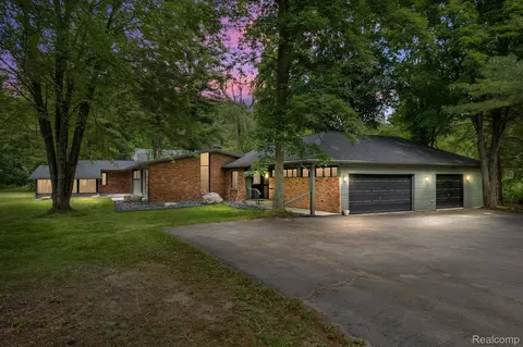 1765 E Predmore Rd, Oakland, MI 48363