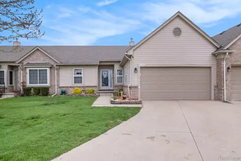 34190 Birchway Cir, Sterling Heights, MI 48312