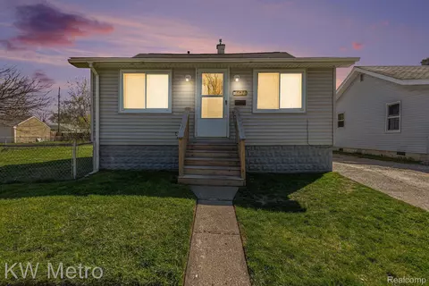 8628 Timken Ave, Warren, MI 48089