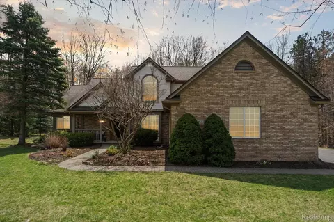 161 Howland Pines Dr, Brandon, MI 48371
