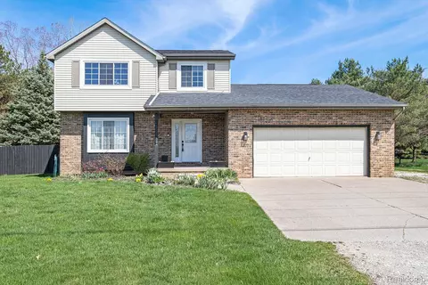 5430 Owen Rd, Fenton, MI 48451