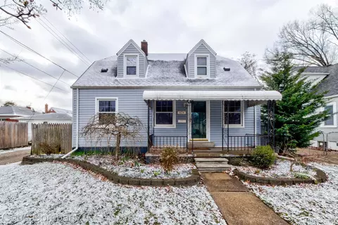 624 E Milton Ave, Hazel Park, MI 48030