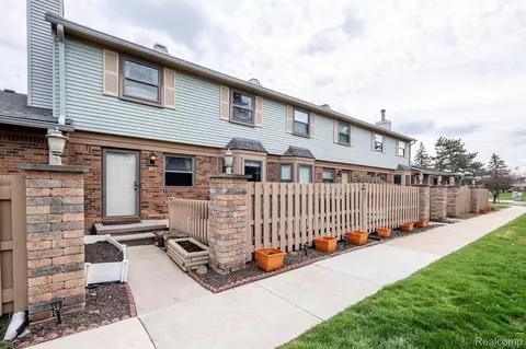 1831 N Arbor Way Dr #10, Canton, MI 48188