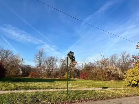 3967 17th St, Detroit, MI 48208