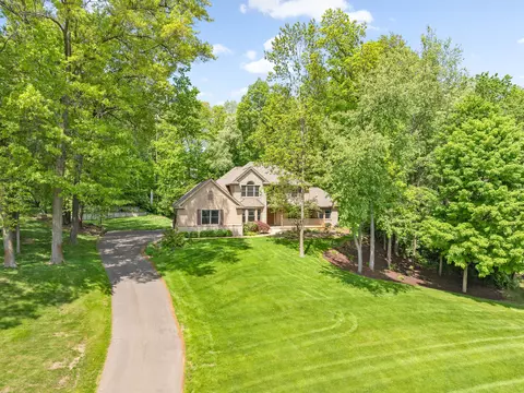 5470 Parkside Dr, Brighton, MI 48114