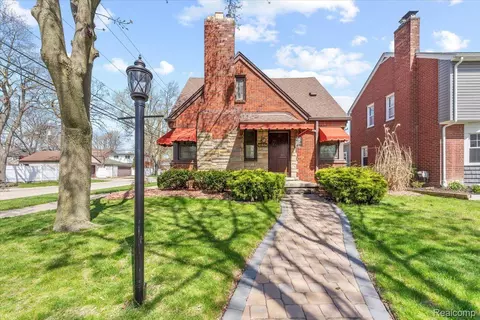 12806 Chestnut St, Southgate, MI 48195