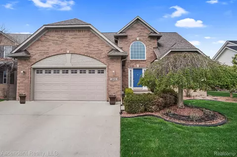 19976 Twin Pond Dr, Brownstown, MI 48183