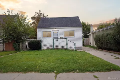 17632 Longfellow St, Roseville, MI 48066