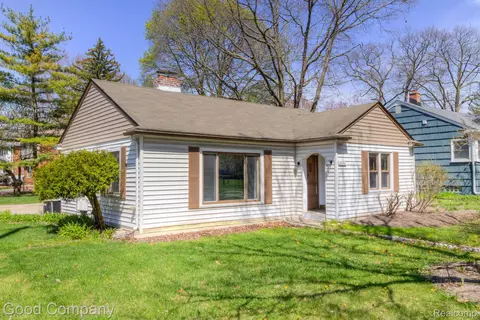 8250 Oak Park Blvd, Oak Park, MI 48237
