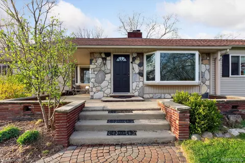 774 Polvadera St, Commerce, MI 48382
