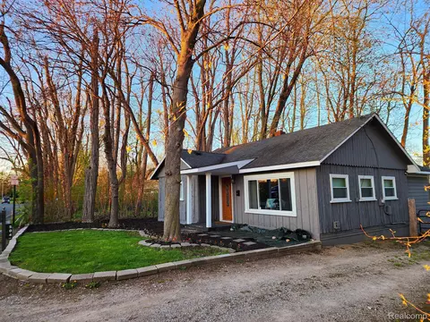 504 E Shore Dr, Northfield, MI 48189