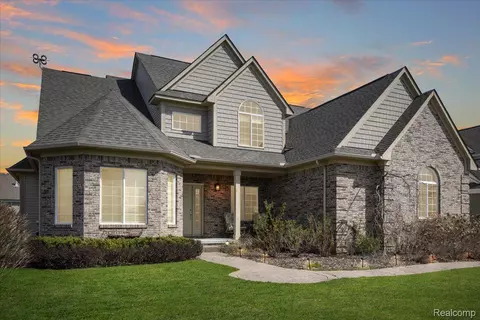 798 W Bay Shore Dr, Oxford, MI 48371