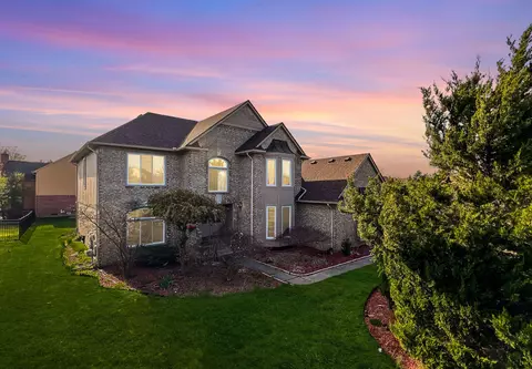 6031 Hearthside Dr, Troy, MI 48098