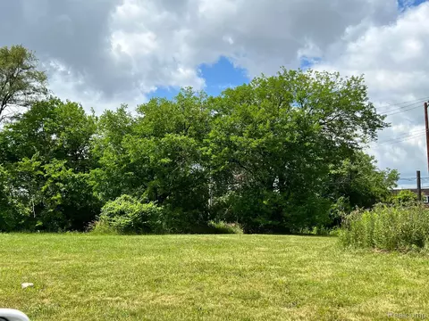 571 Edsel Ford Fwy, Detroit, MI 48202