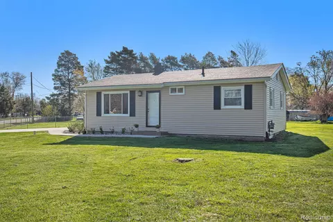 11353 Main Rd, Fenton, MI 48430