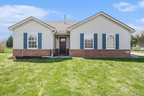 15198 Orchard Trl, Fenton, MI 48451