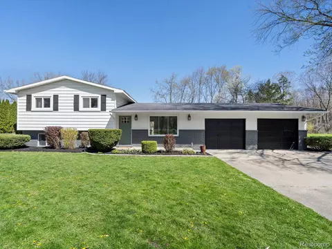 5396 Smiths Creek Rd, Kimball, MI 48074