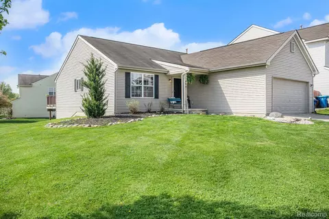 494 Sweet Briar Rdg, Linden, MI 48451
