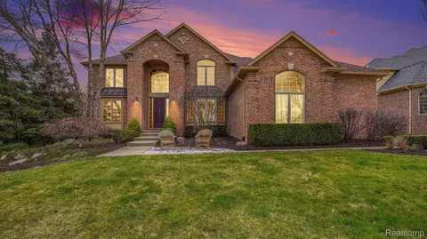 1204 Clear Creek Dr, Rochester Hills, MI 48306