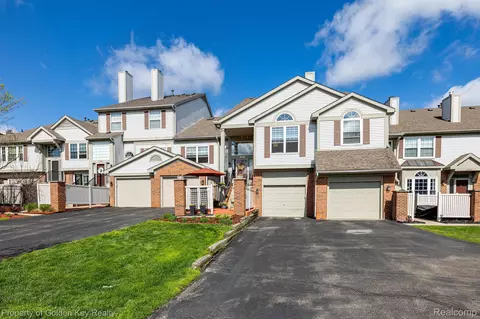 49920 Pointe Cros Xing, Plymouth, MI 48170
