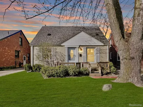 20655 Fleetwood Dr, Harper Woods, MI 48225