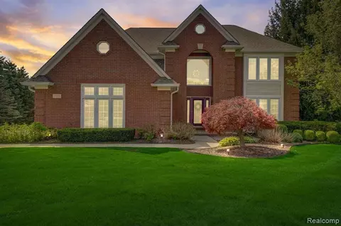 3950 Fieldview Rd, Lake Orion, MI 48360