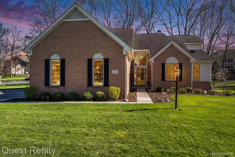6826 Woodcrest Rdg, Independence, MI 48346